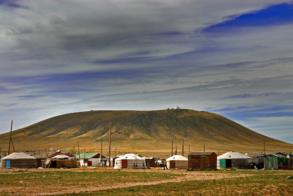 Altan Ovoo behind Dariganga town