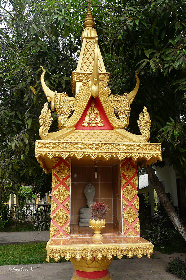 Altar am Straßenrand neben der Zollstation