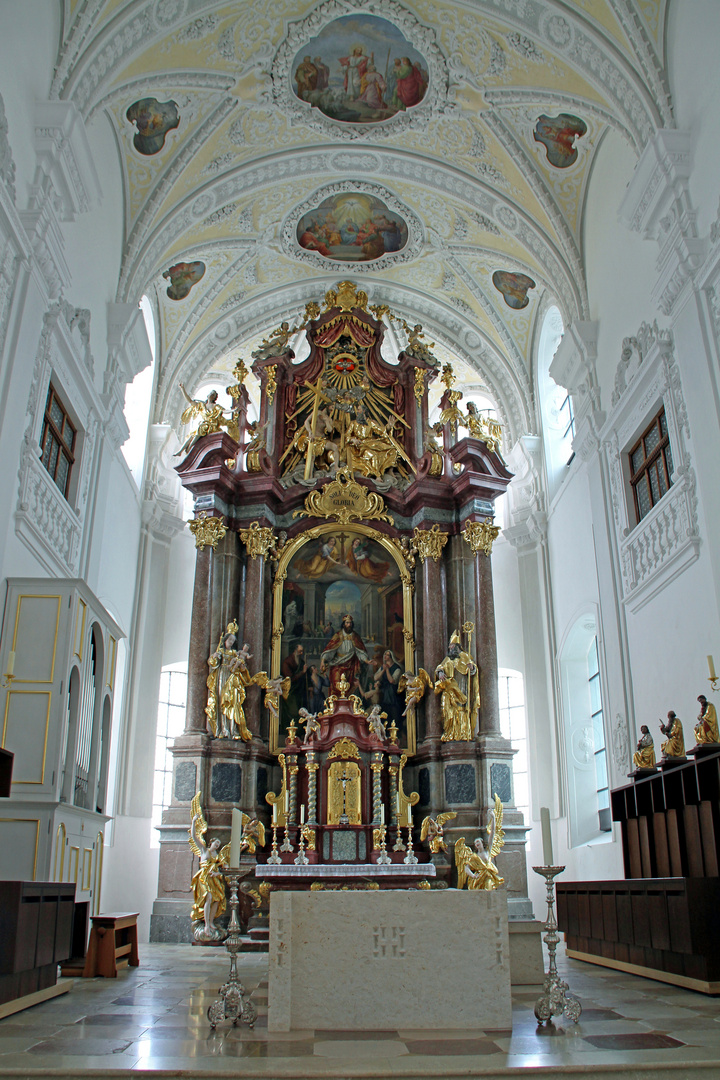 Altar bei der Kirche in Traunstein im Chiemgau