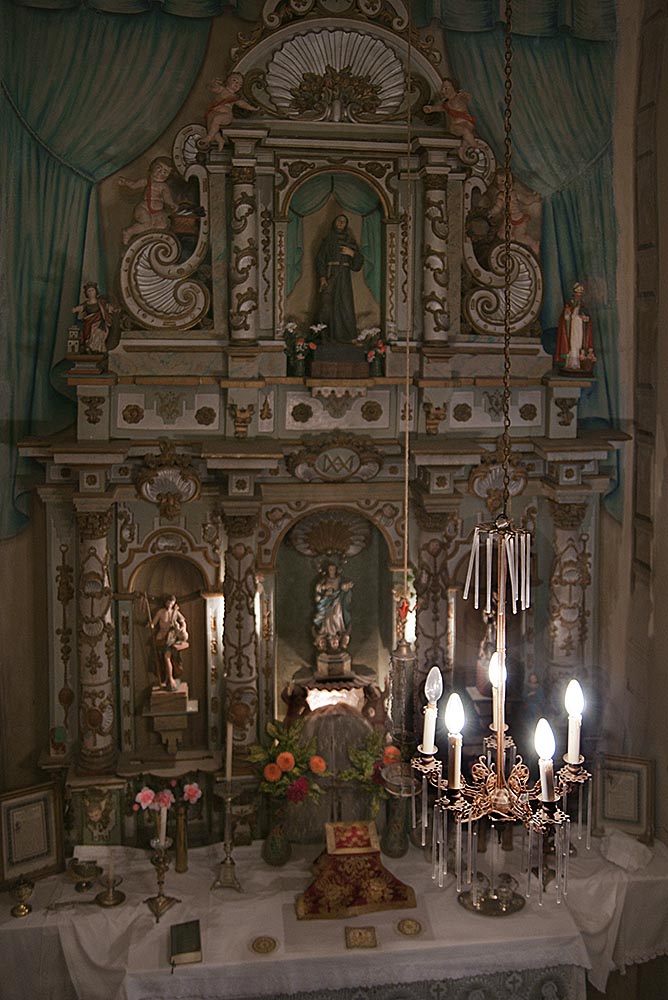 Altar de la capilla sita en el mismo interior del Pazo de Tor