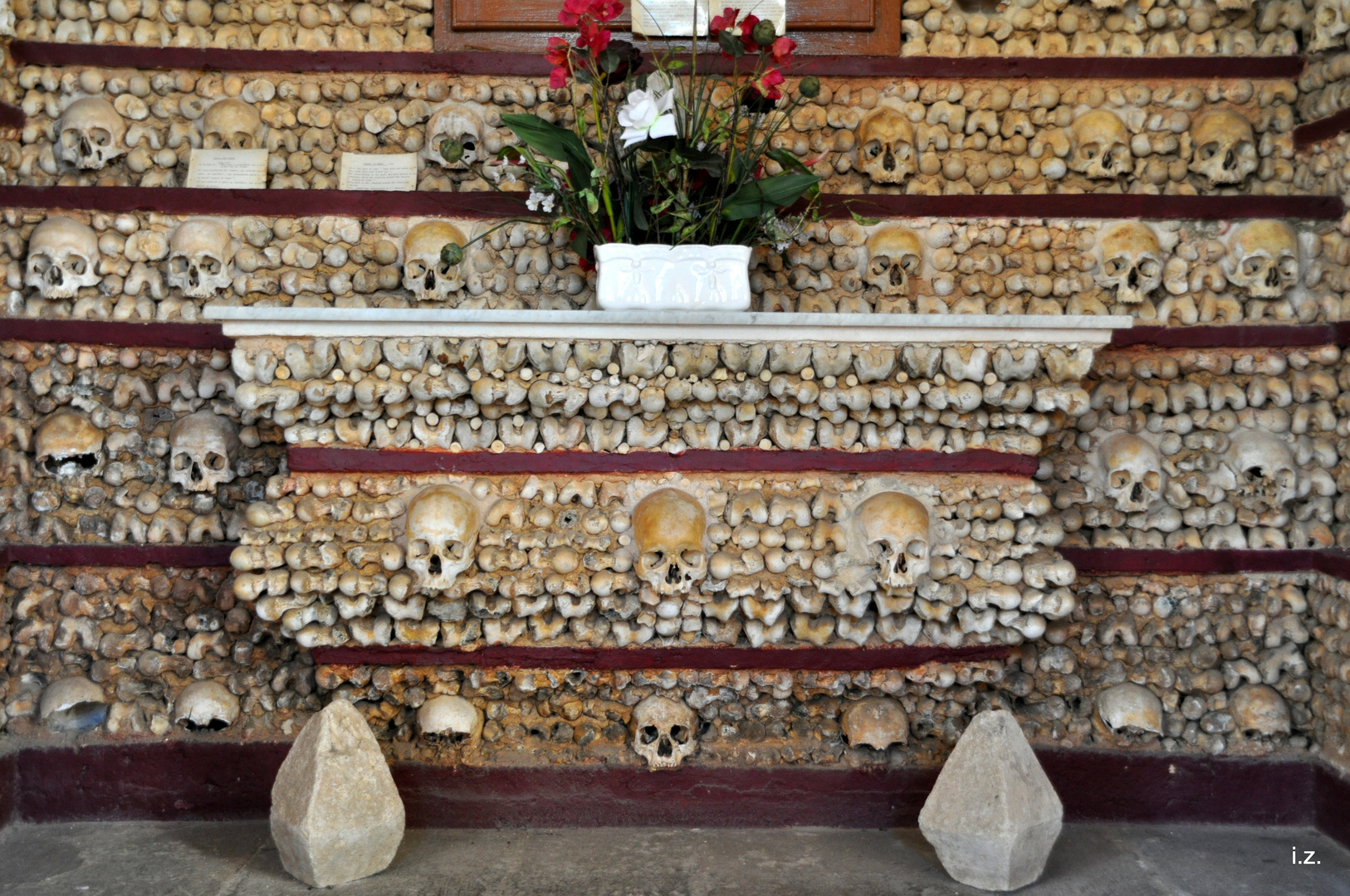 Altar der Knochenkirche in Faro