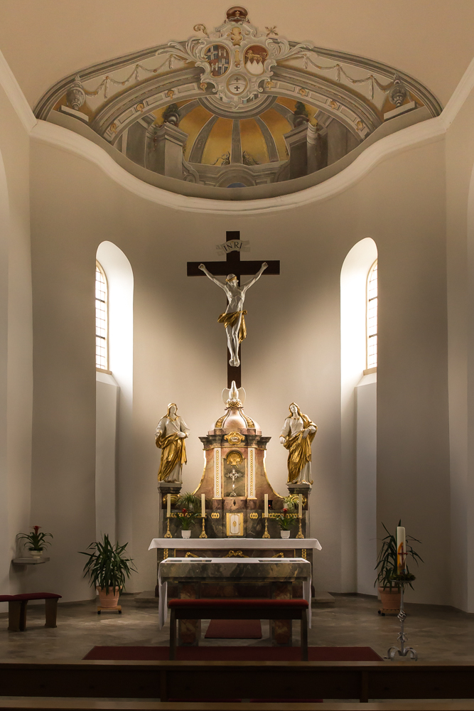 Altar der Michaelsbergkapelle in Untergrombach