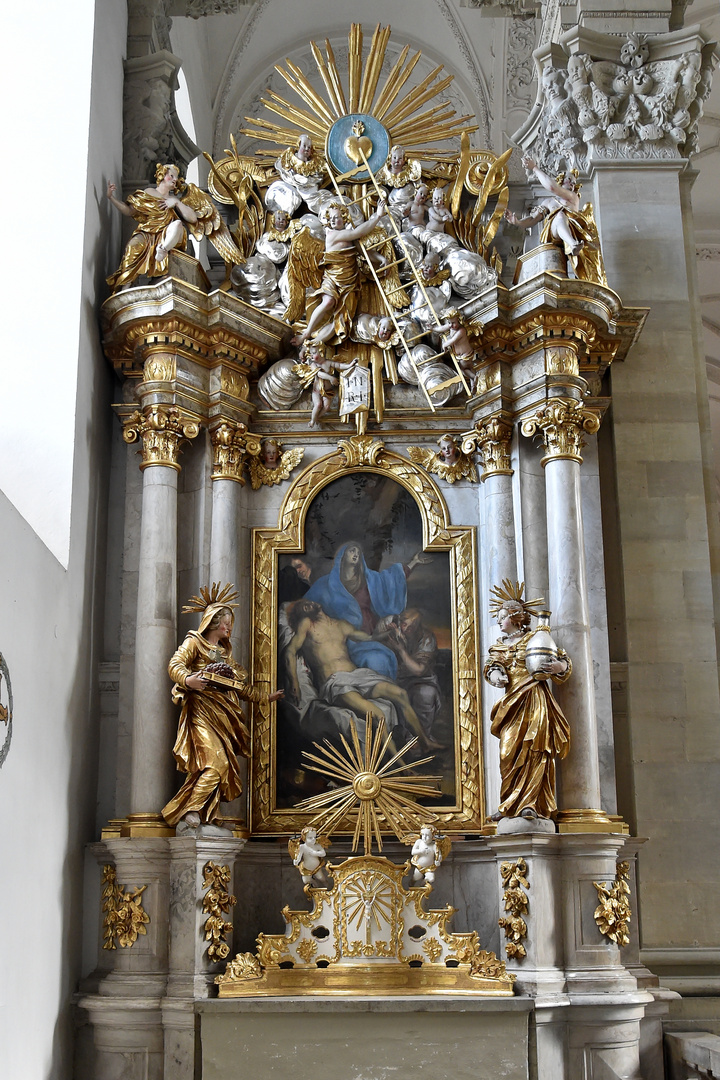 Altar der schmerzensreichen Maria Stiftskirche St. Nikolaus in Comburg