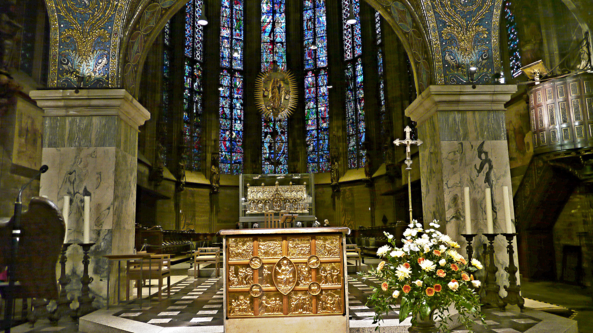 Altar im Aachener Dom