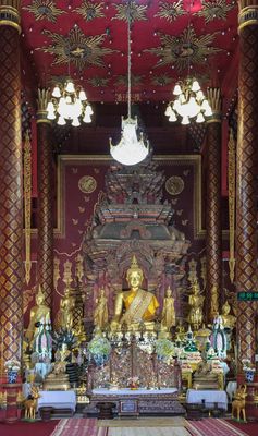 ...Altar im Wat Chiang Man...