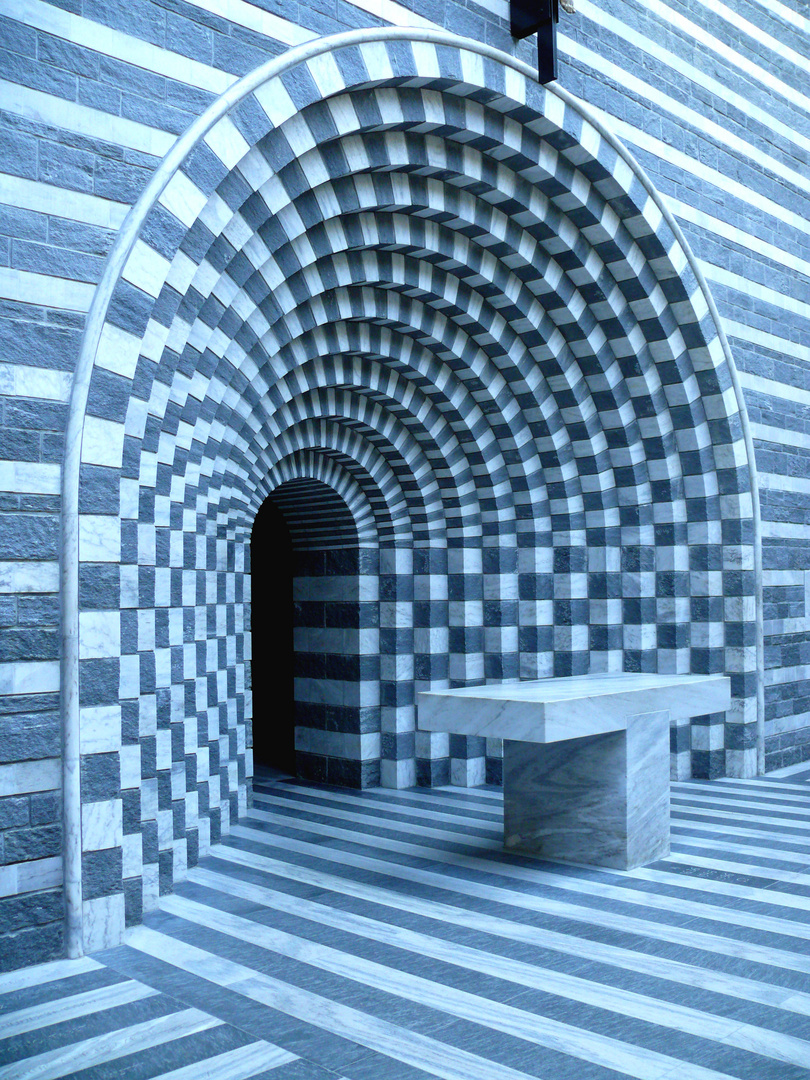 Altar in der Kirche von Mogno, Tessin, Schweiz