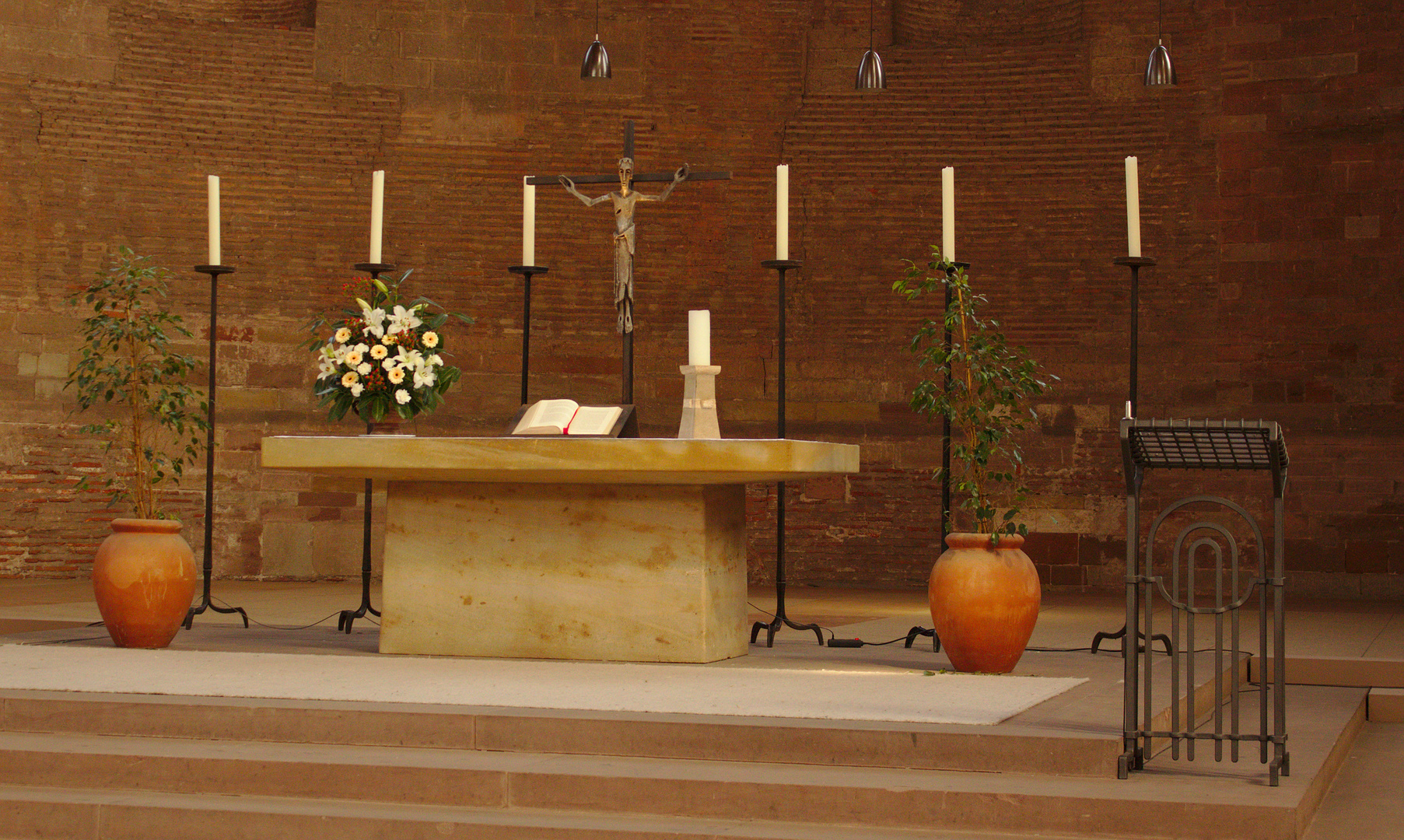 Altar in der Konstantin-Basilika