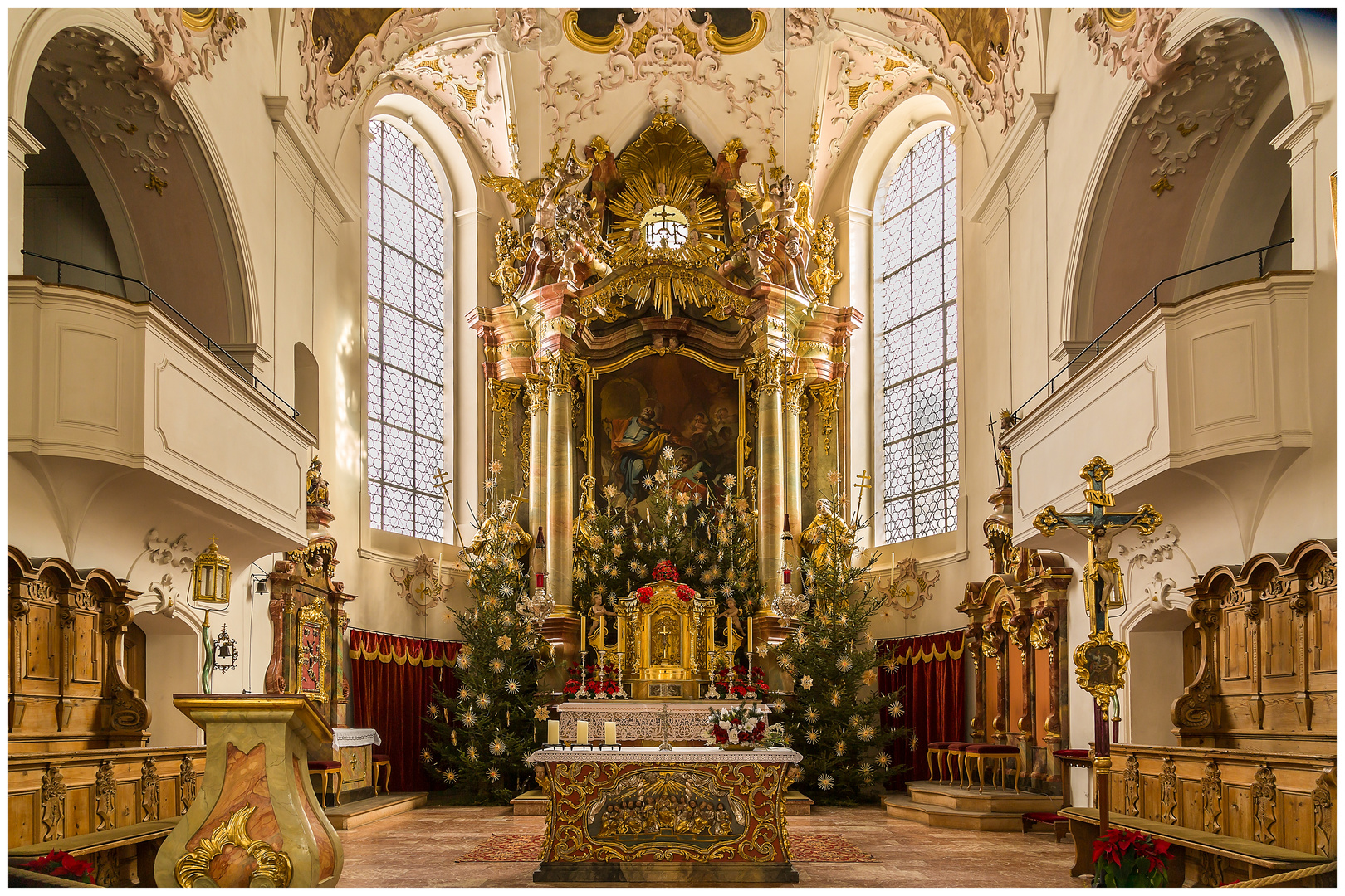 Altar in der Pfarrkirche St. Peter und Paul Mittenwald