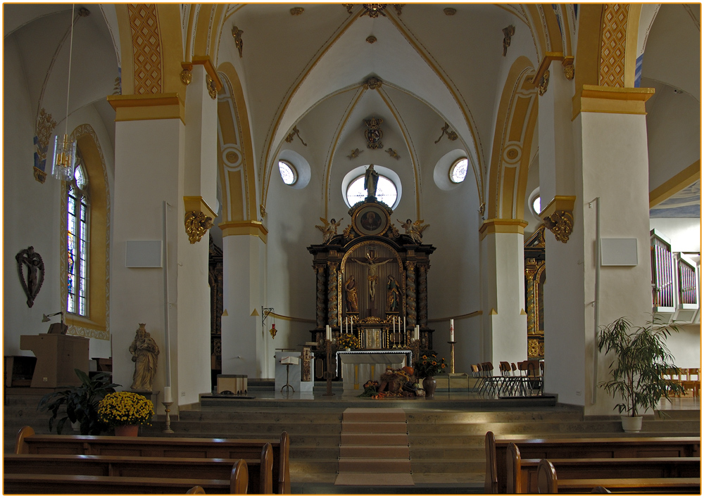 Altar in der Walburgakirche in Meschede