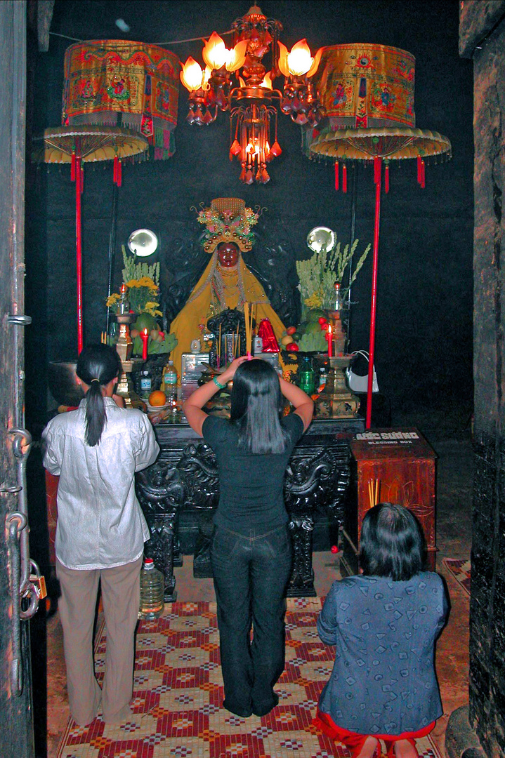 Altar inside the Po Nagar tower