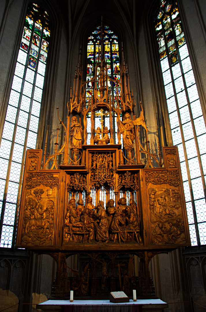 Altar mit Durchblick