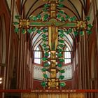 Altar mit Kreuz im Doberaner Münster