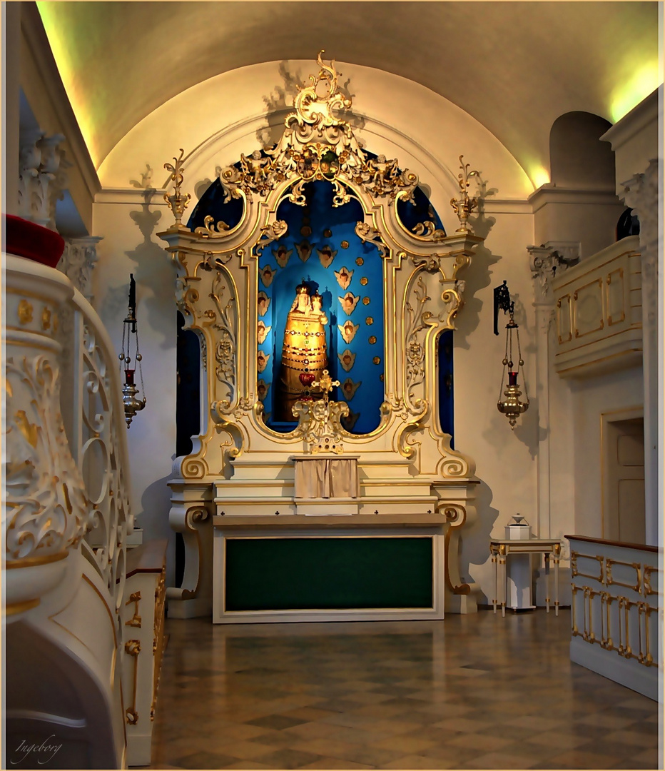 Altar mit „Loreto-Madonna"