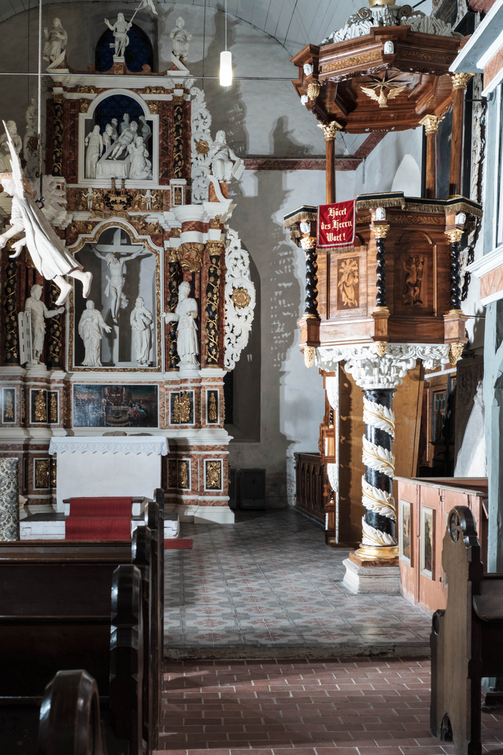 Altar und Kanzel der Meisdorfer Kiche