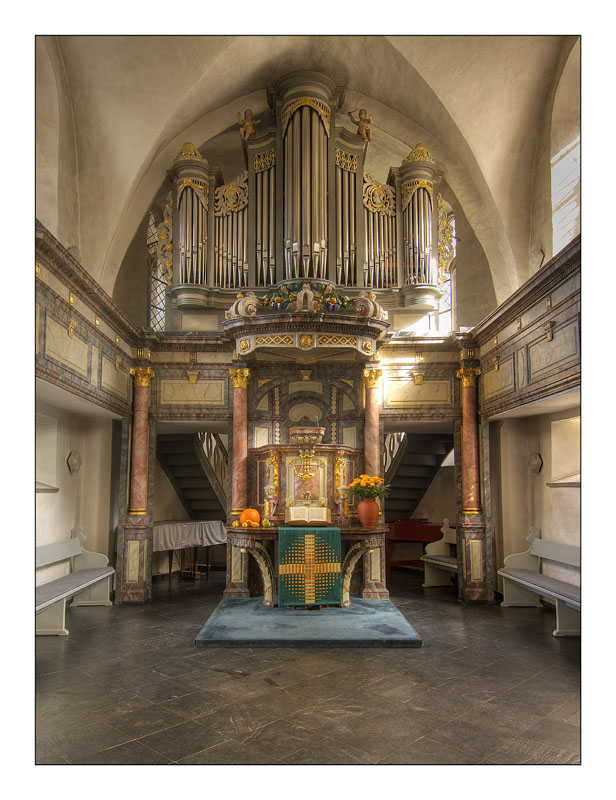 Altar und Orgel