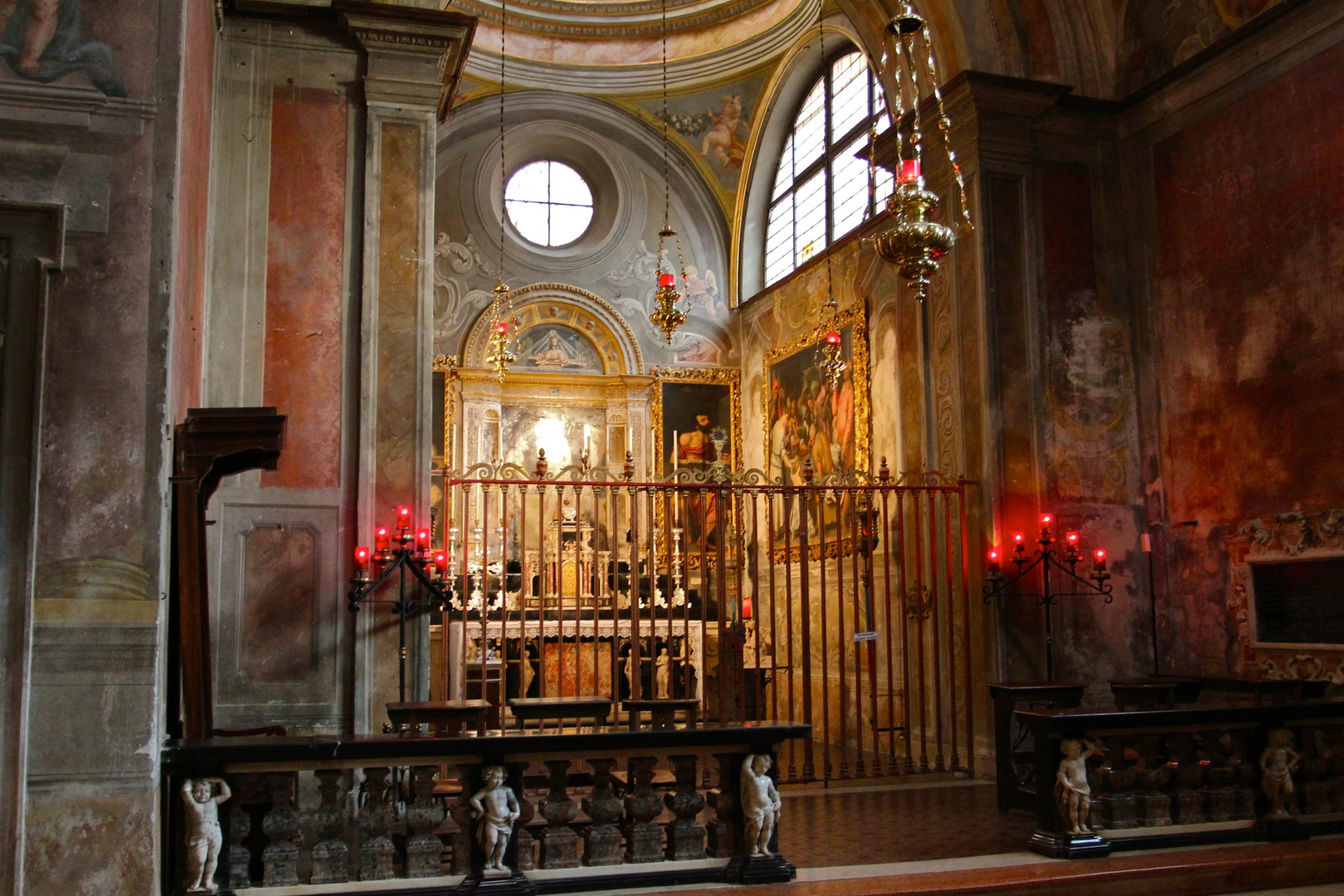 Altare in Duomo vecchio. Brescia