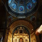 Altarraum und Kuppel der Kirche des Klosters Lluc in den Bergen der Tramuntana