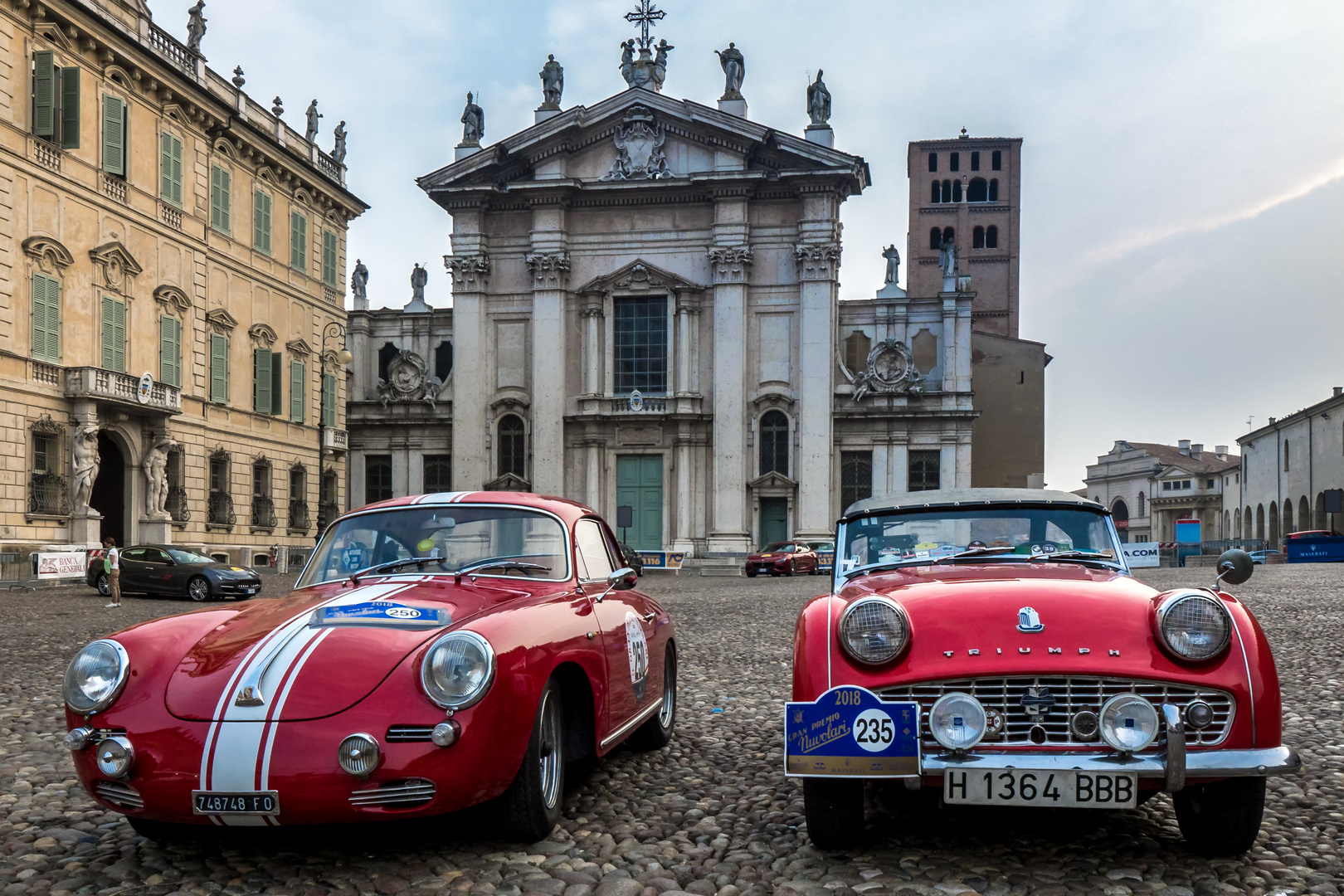 Alte Autos in der Altstadt 