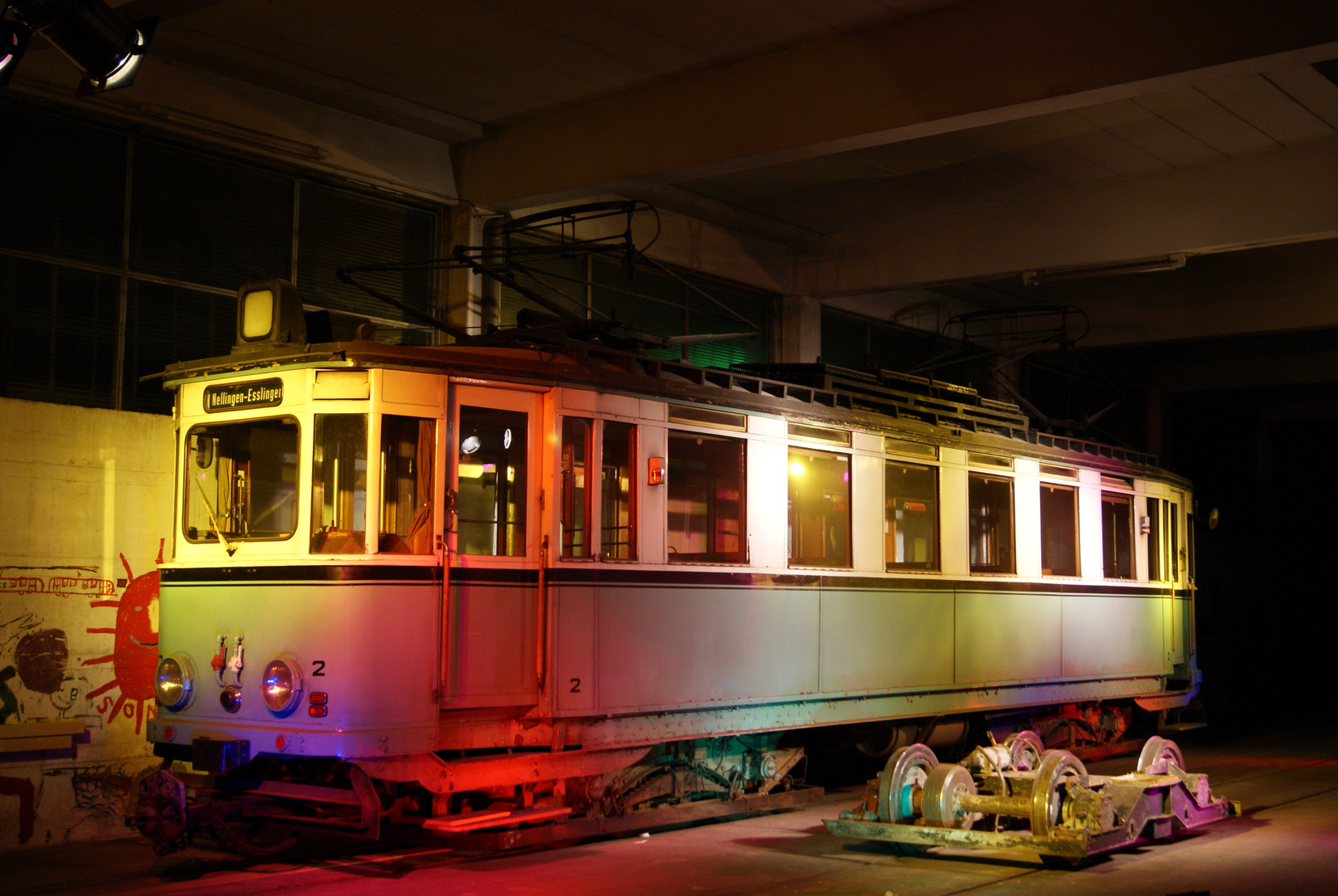 Alte Bahn in futuristischem Licht