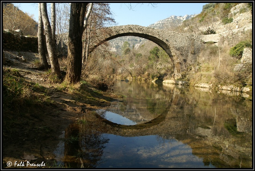 alte Bogenbrücke in Navacelles