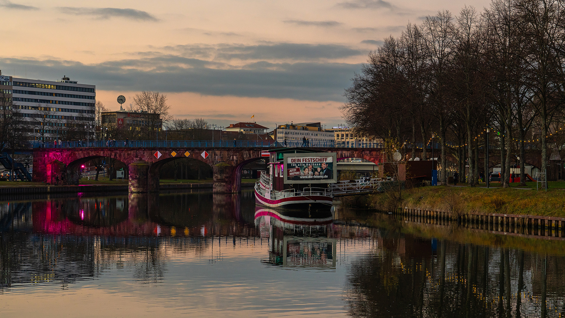 Alte Brücke an der Saar in Saarbrücken