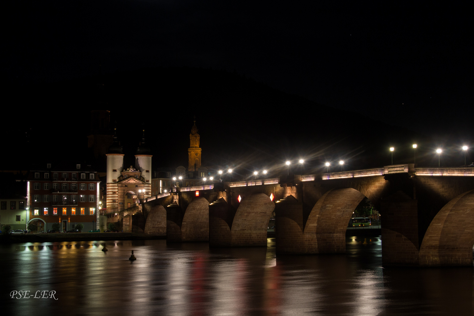 Alte Brücke bei Nacht