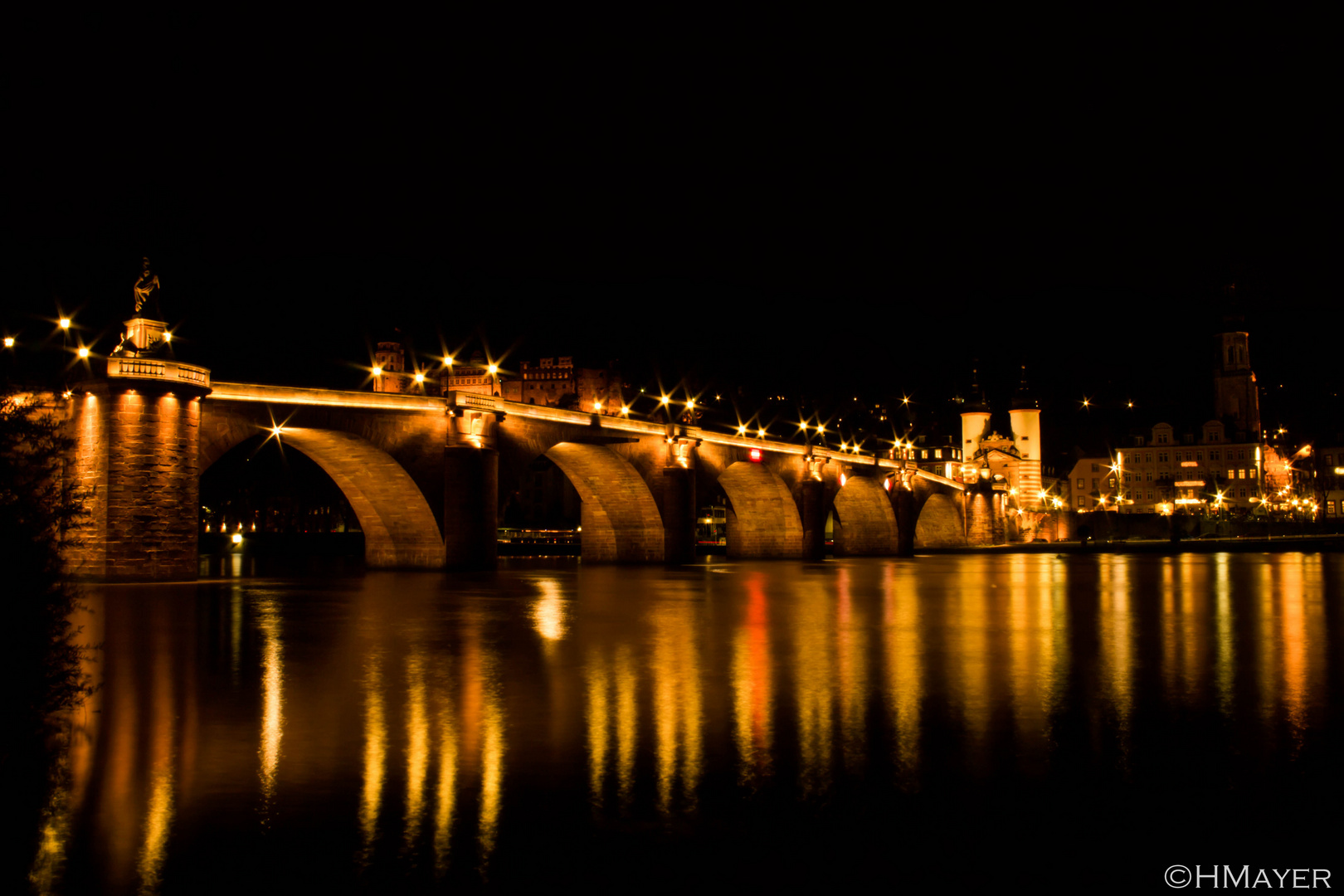 Alte Brücke bei Nacht