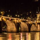 Alte Brücke bei Nacht