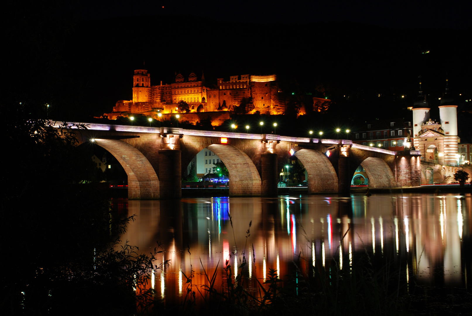 Alte Brücke im Lichterglanz