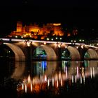 Alte Brücke im Lichterglanz