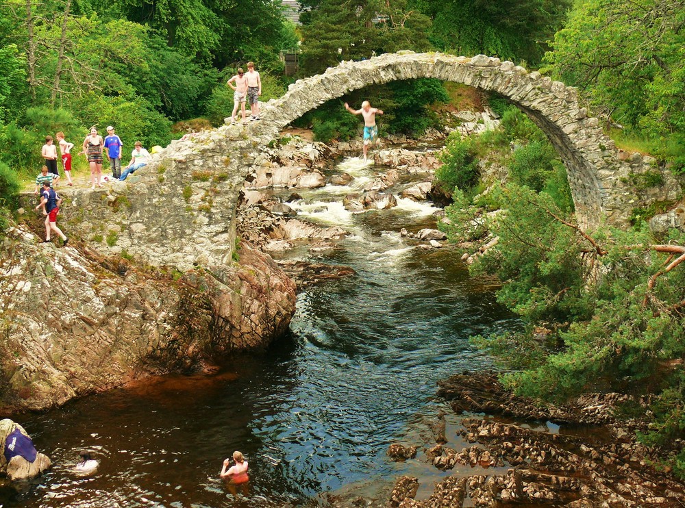 Alte Brücke in Carrbridge