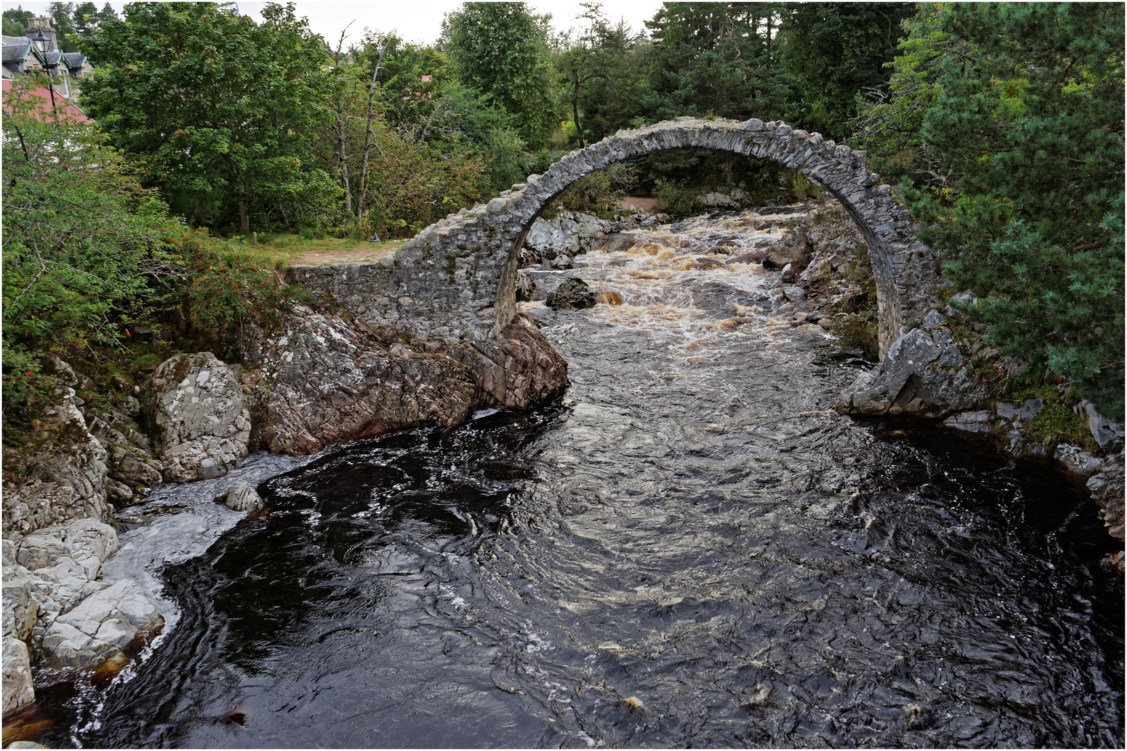 Alte Brücke in den Highlands