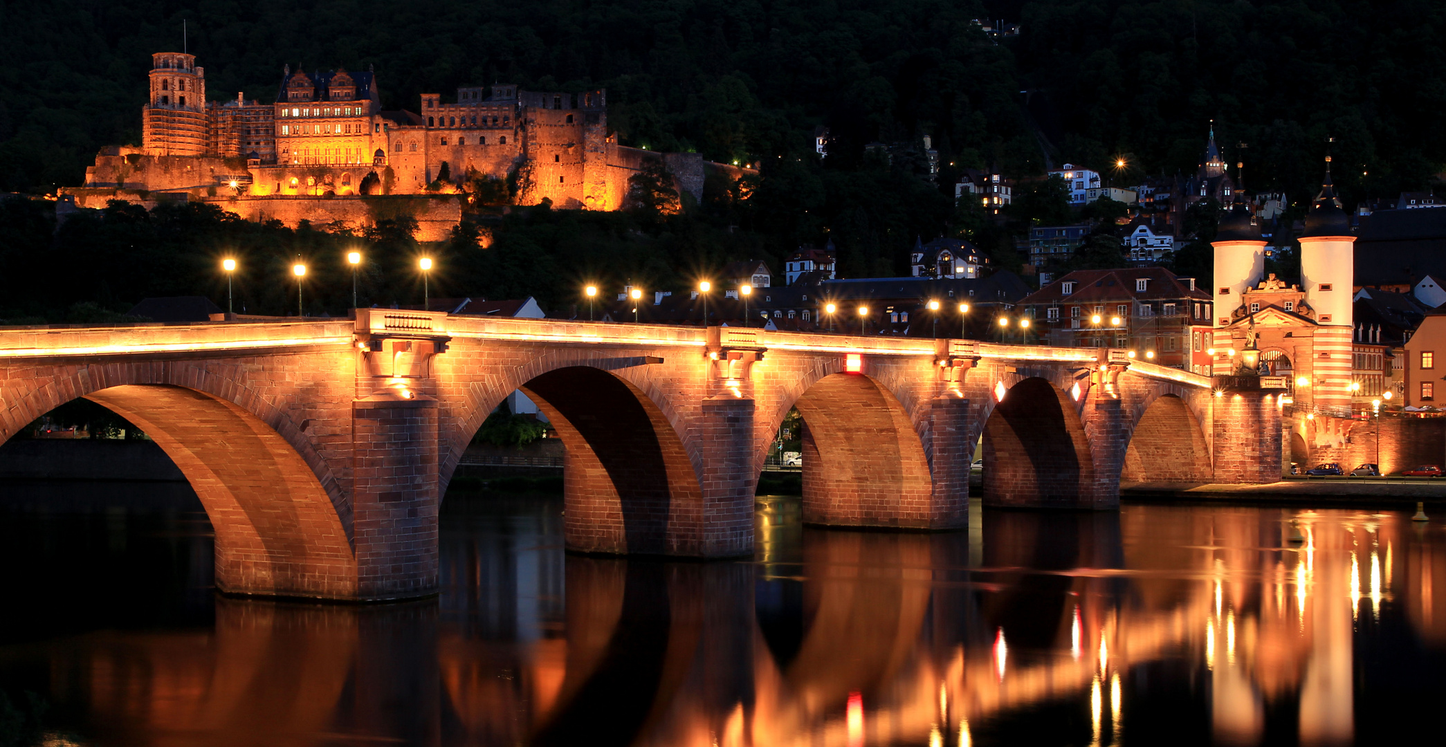 Alte Brücke in Heidelberg bei Nacht