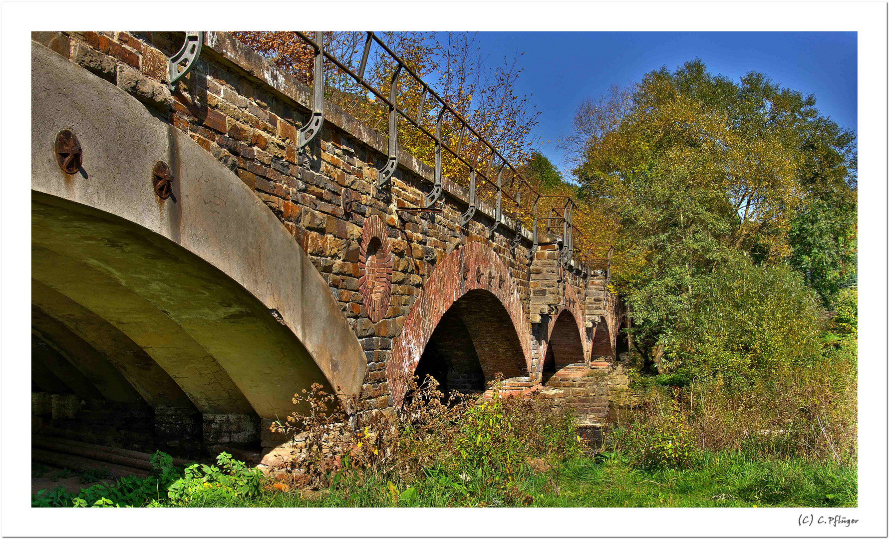 Alte Brücke irgendwo in der Eifel