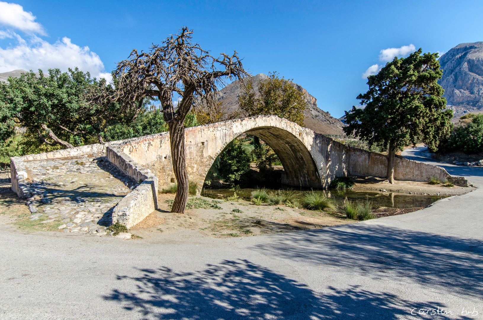 Alte Brücke über den Megalopotamos