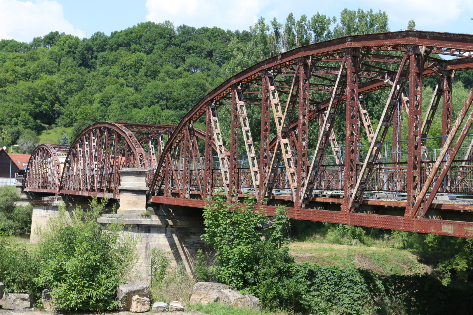 Alte Brücke über die Saale