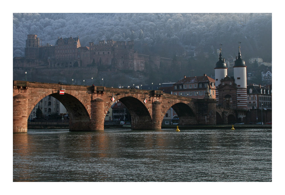 Alte brücke und alt schloß