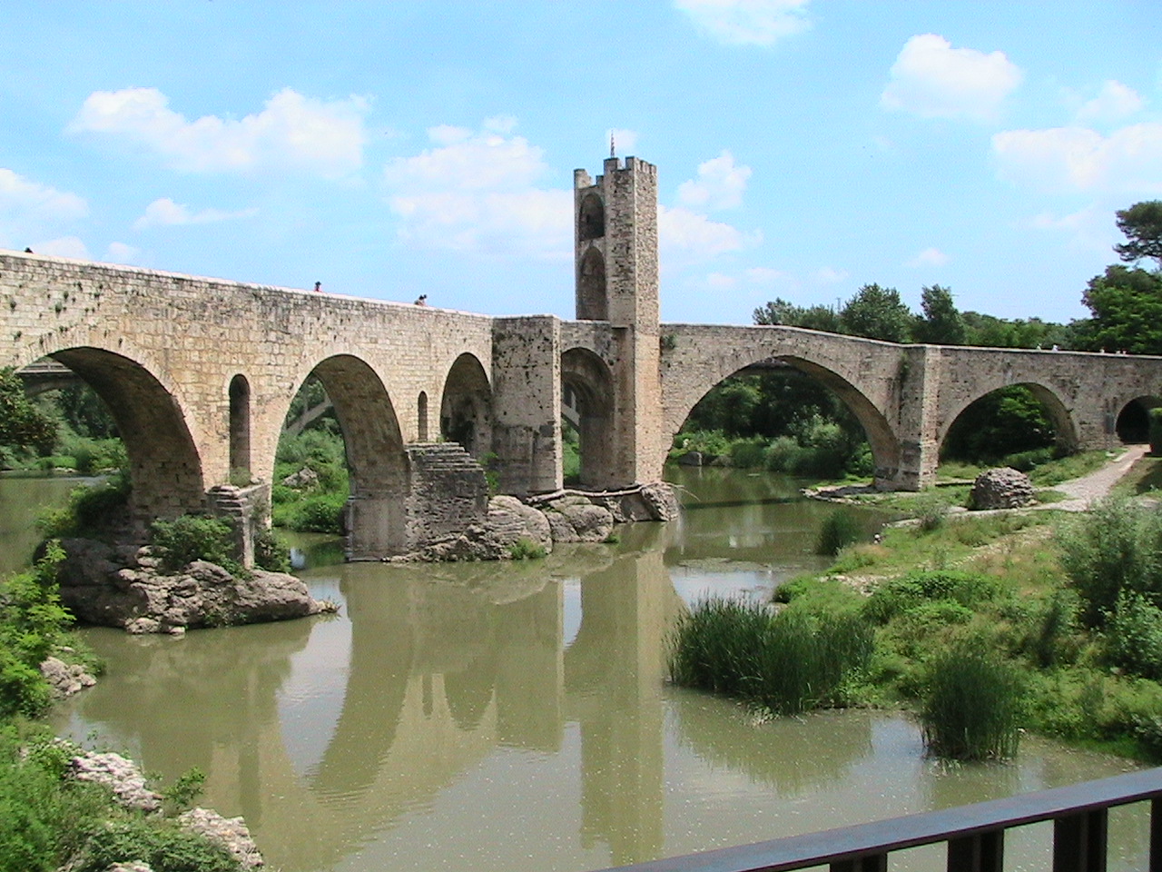 Alte Brücke von Besalu/Spanien