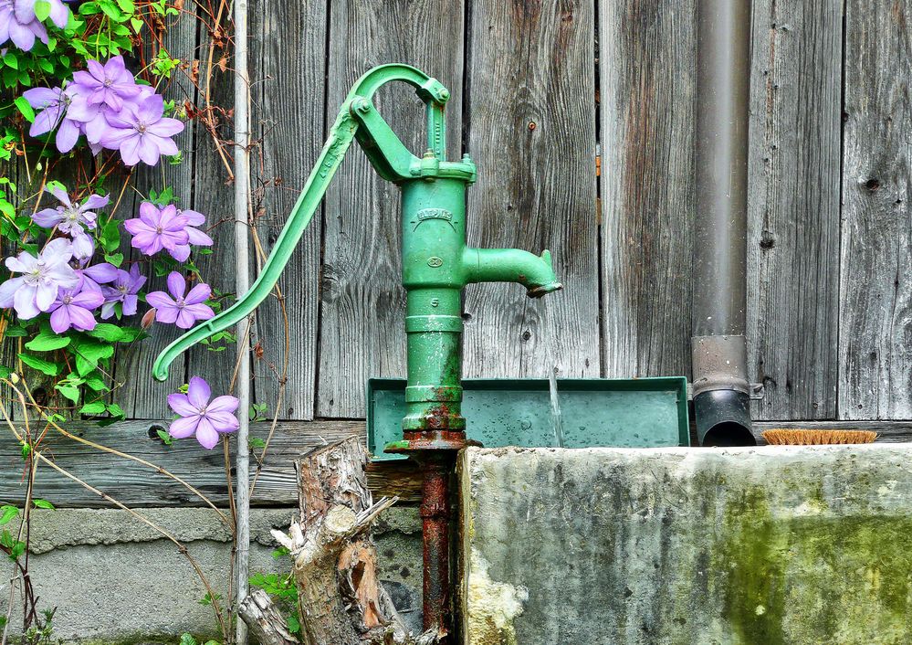 Alte Brunnenpumpe Foto &amp; Bild architektur, zierbrunnen