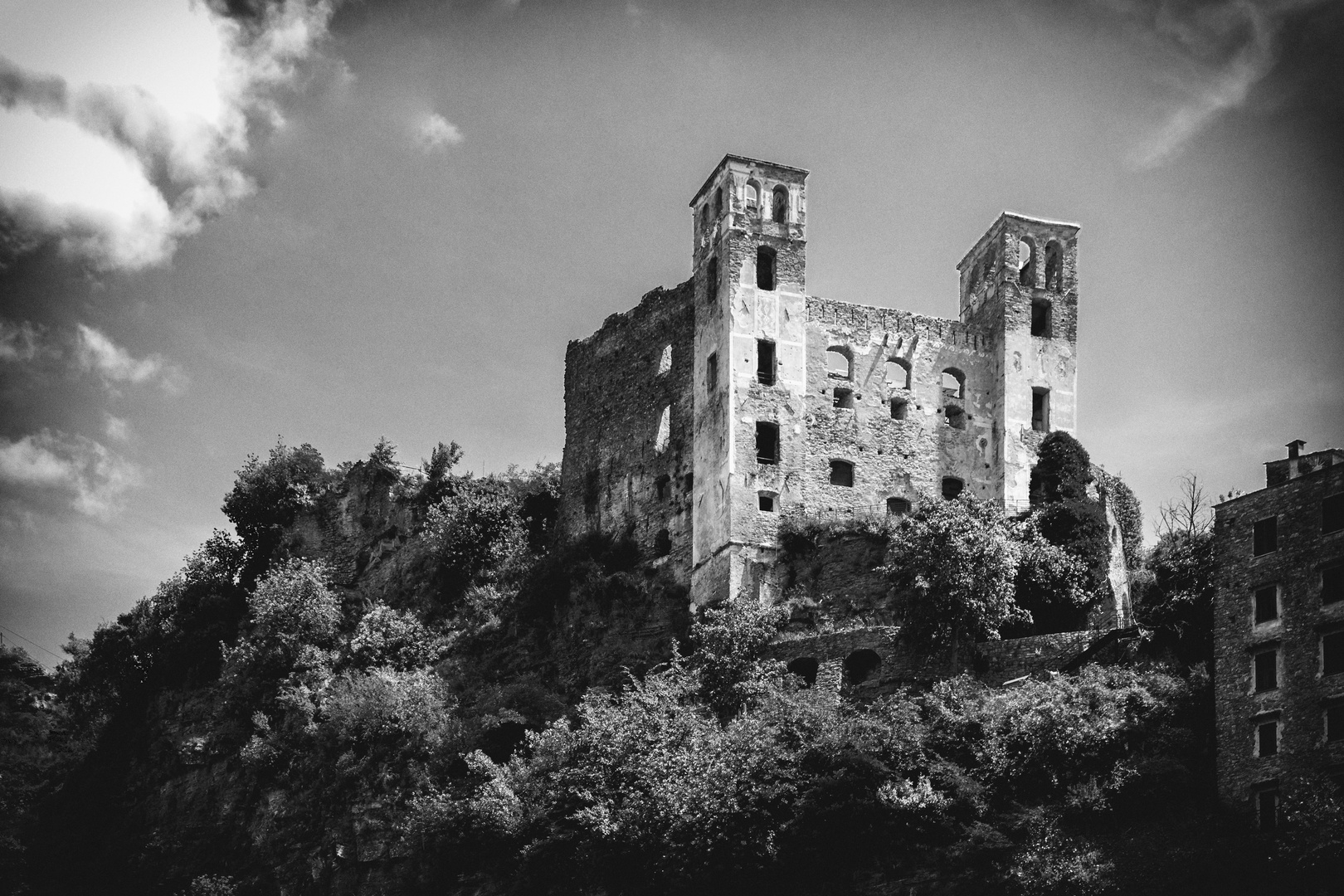 Alte Burg Foto & Bild marode, alt, bäume Bilder auf