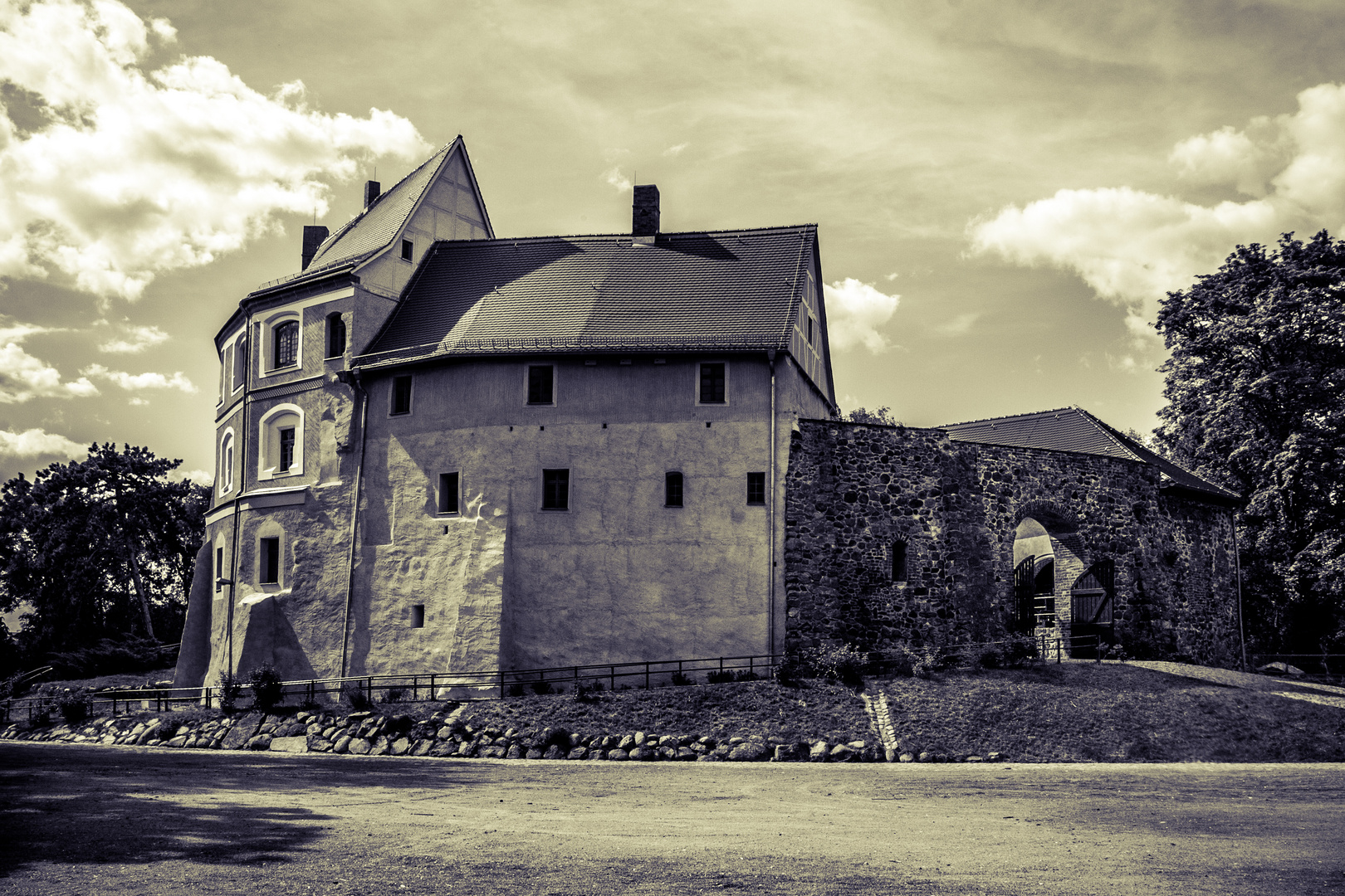 alte Burg in neuem Gewand - Wasserburg Roßlau