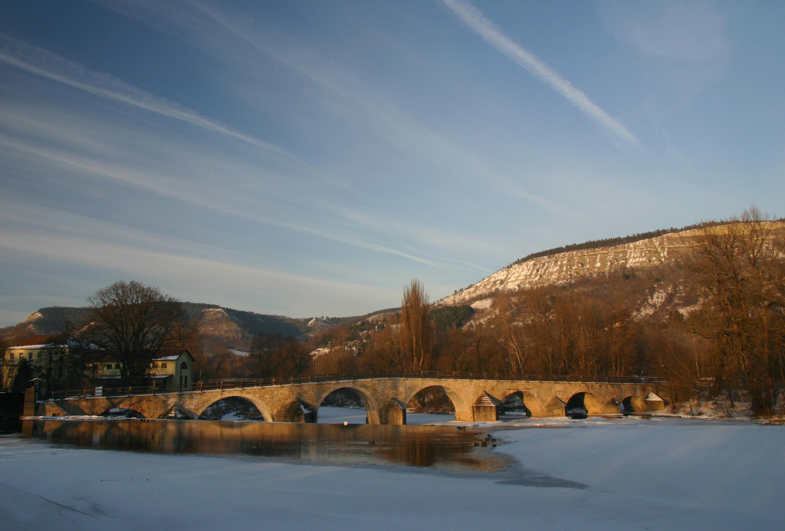 Alte Burgauer Brücke zur Abendsonne im Februar 2012