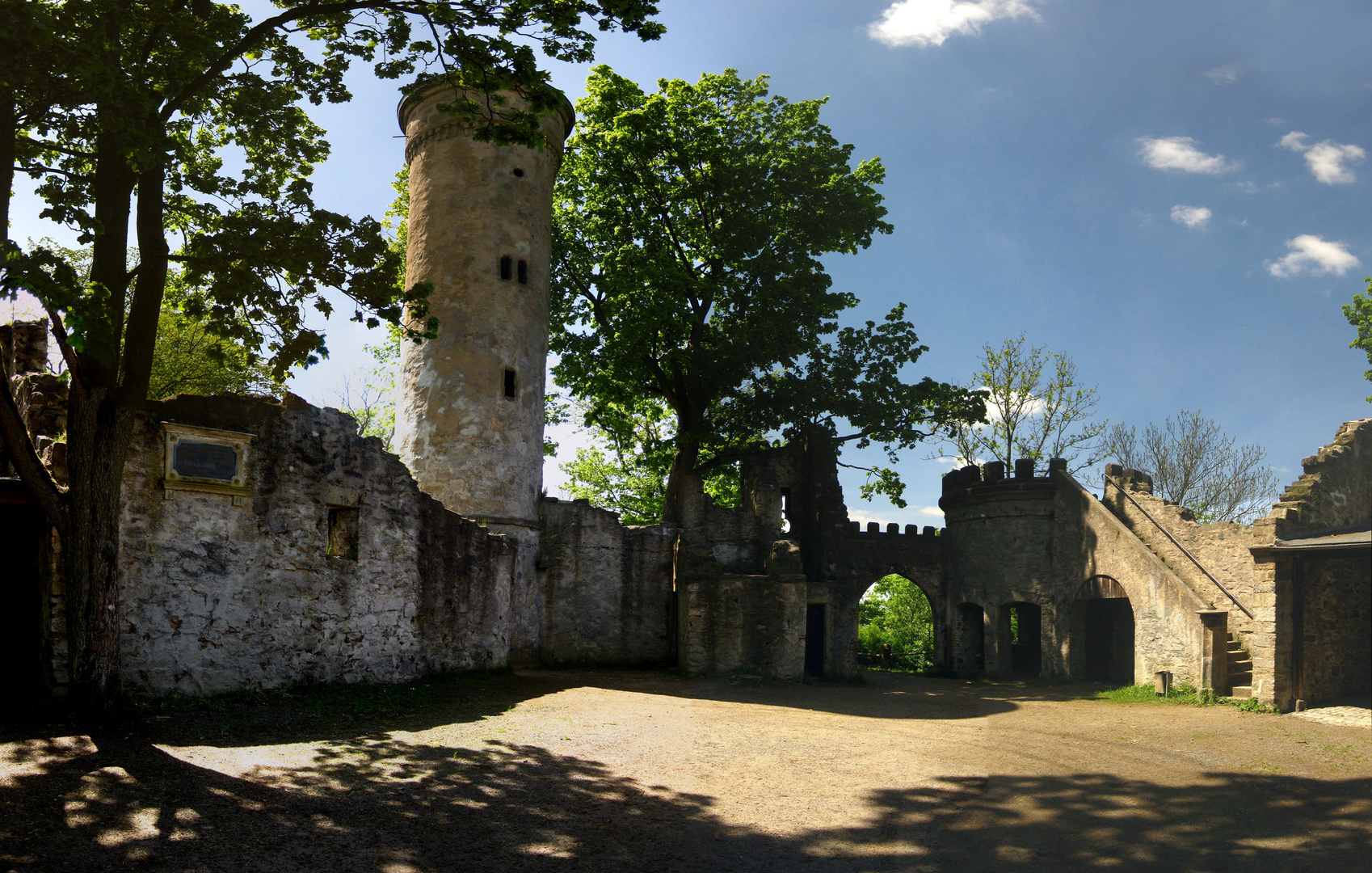 Alte Burgruine am Theresienstein Hof