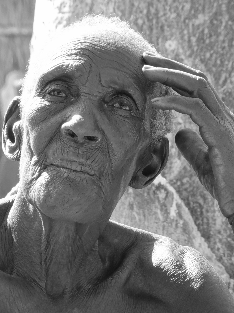 Alte Dame bei den Mafwe, Namibia.