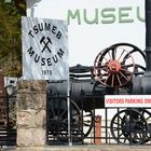 Alte Dampfmaschine vor dem Museum in Tsumeb