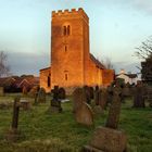 Alte Dorfkirche (in South-Yorkshire) in der Abenddämmerung