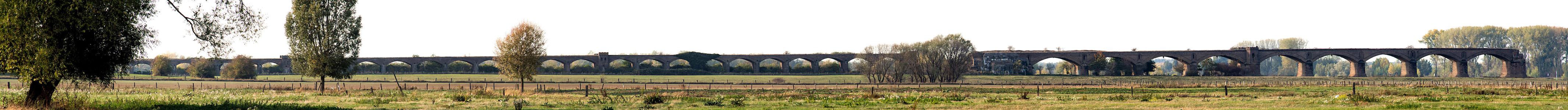  Alte Eisenbahn- Brücke in Wesel 