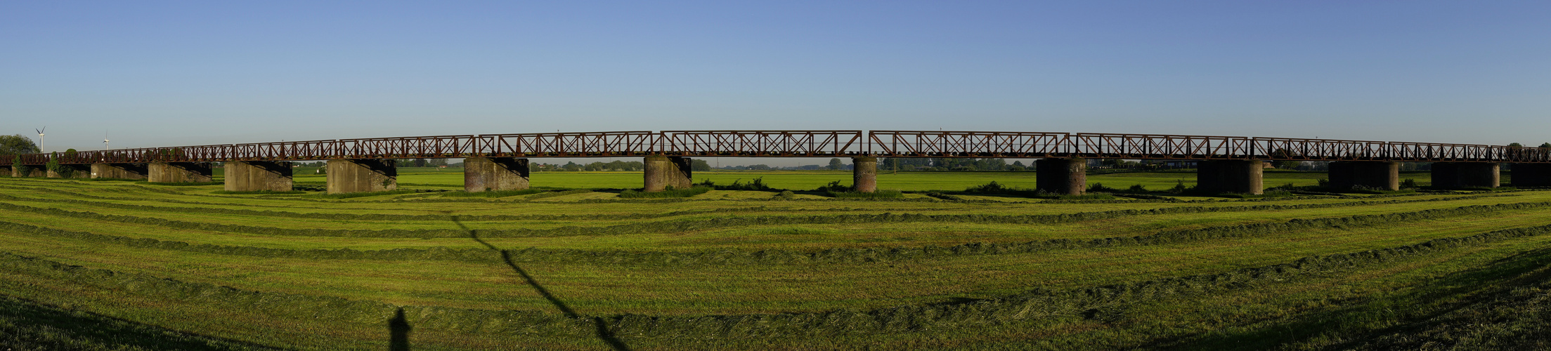 Alte Eisenbahnbrücke bei Kleve.