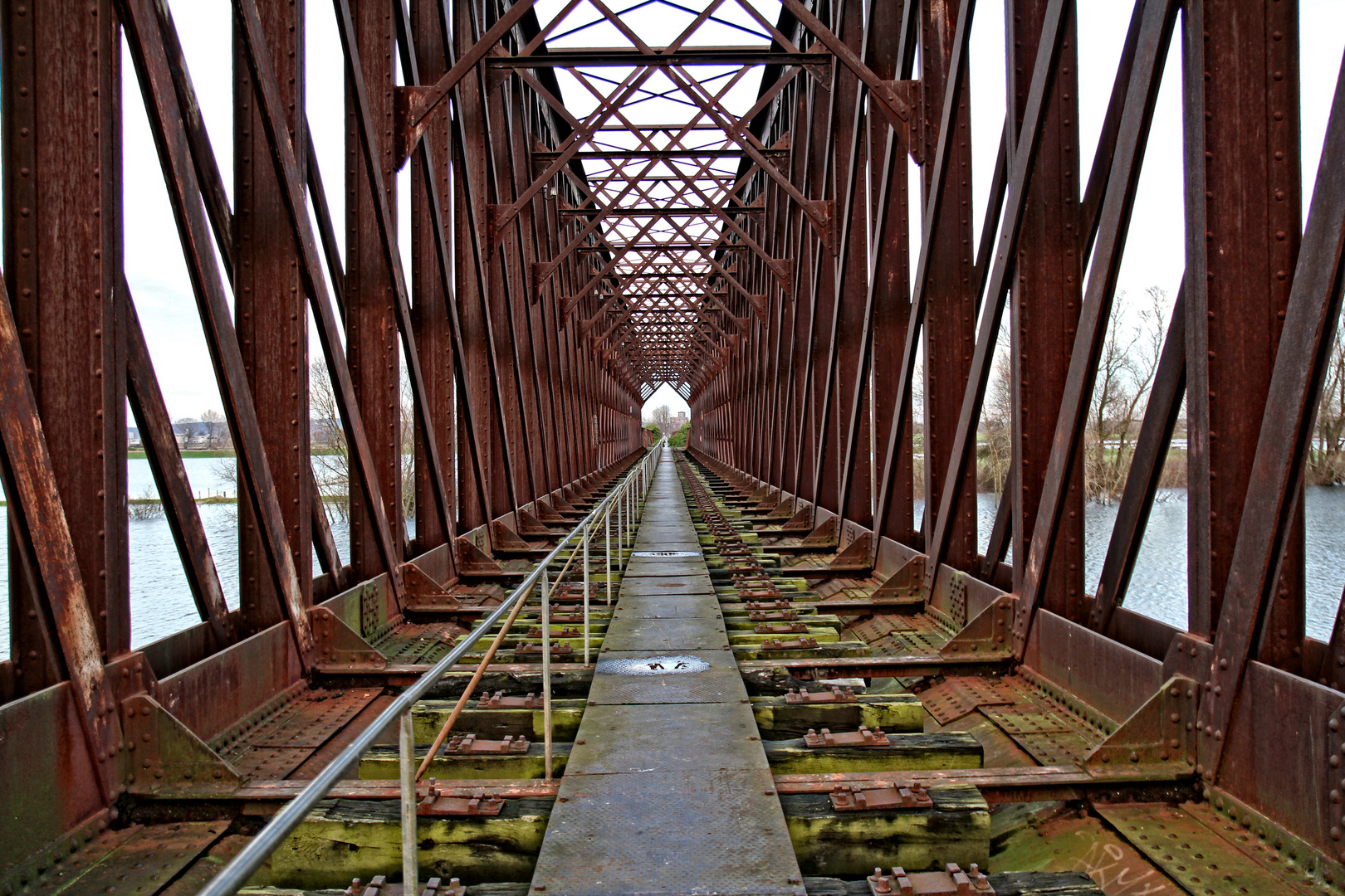 Alte Eisenbahnbrücke in Grieth