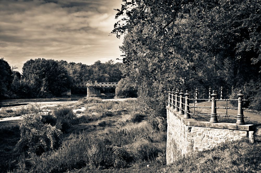 Alte Eisenbahnbrücke in Magdeburg